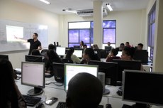 Aula no CRC Univasf: programa de inclusão digital capacita jovens e adultos da região.