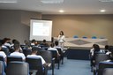 Professora Gabriela Lemos, em palestra para estudantes na Expofarma: área de atuação do profissional de Farmácia.