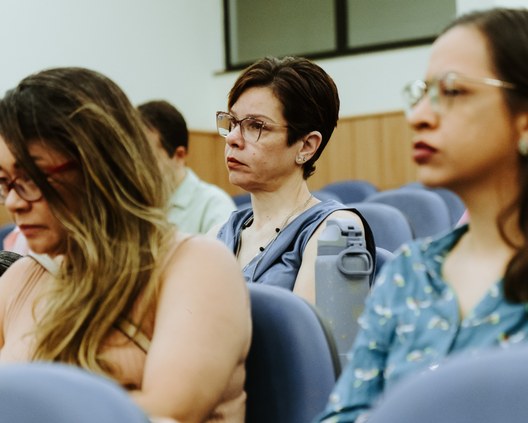 “Uso Responsável de Inteligência Artificial na Pesquisa Acadêmica: escrita científica, busca bibliográfica e prototipagem de soluções digitais”4