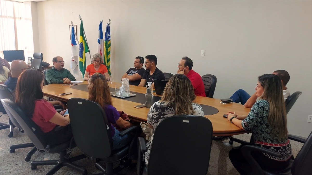 Técnicos-administrativos em educação se reúnem na Univasf — UNIVASF ...